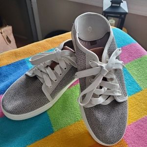 Olukai Pehuea Li convertible sneaker- New!!